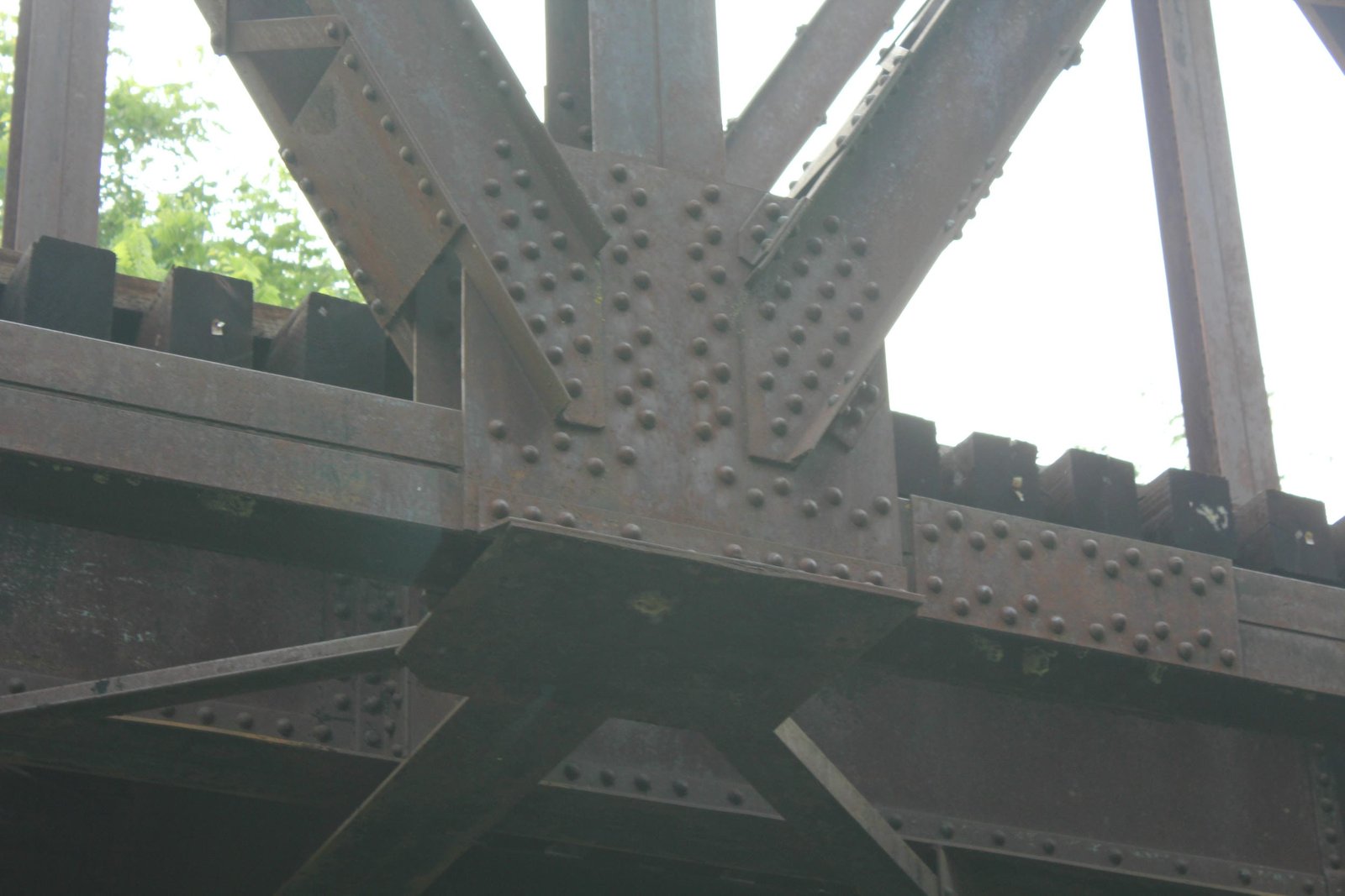 Lower connection